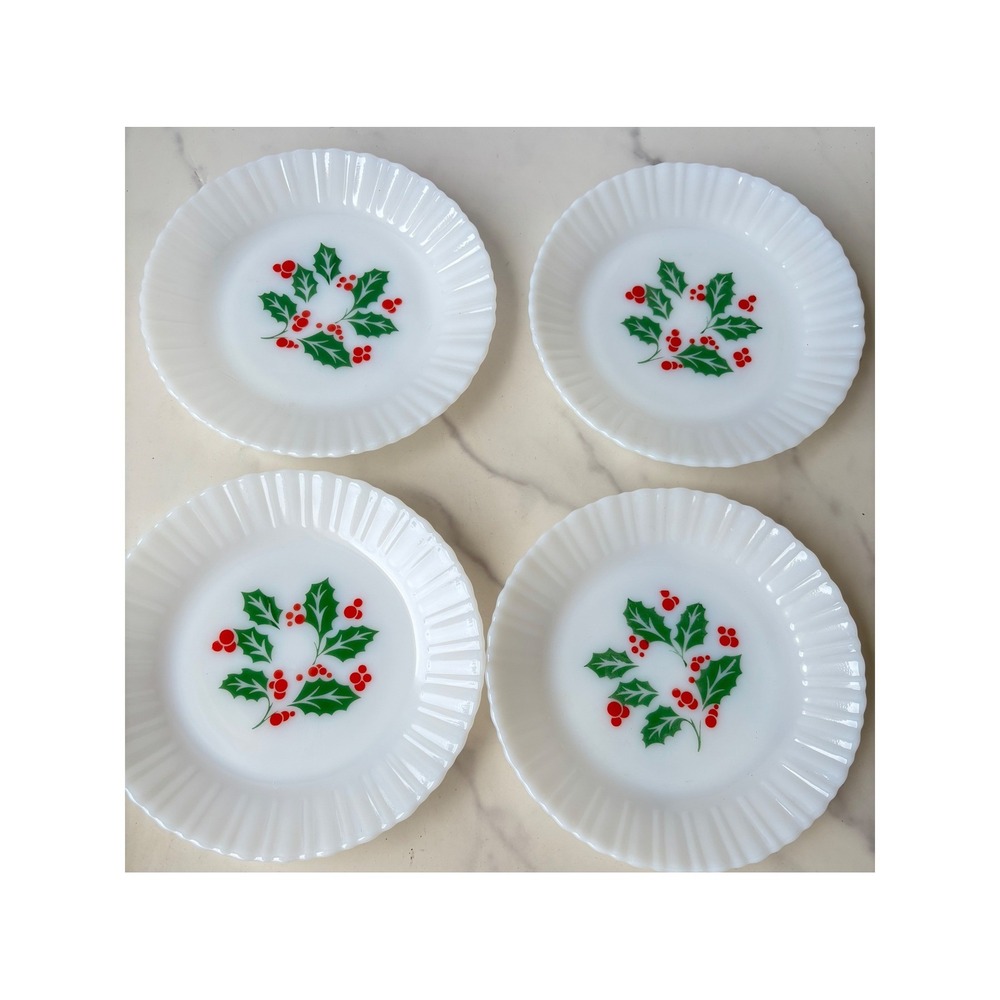 Vintage Crisa Milk Glass Holly Berry Christmas Appetizer Plates 4 Pc Scalloped